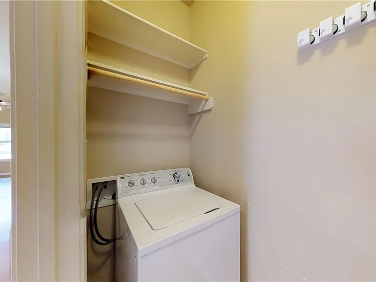 3412 Cullen Trl — Photo 10