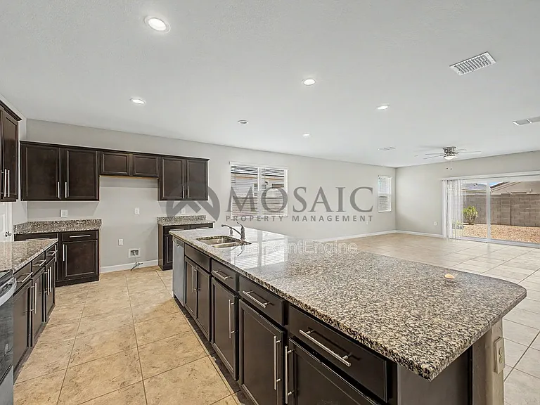 10617 S 54th Ln — Photo 10
