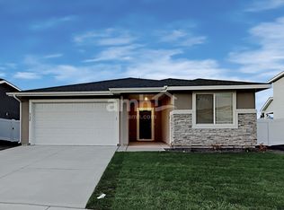 5124 Bellevue St, Meridian, ID 83646