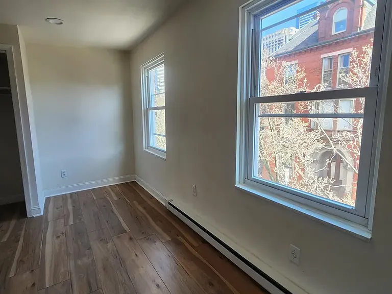 240 S 22nd St — Photo 14