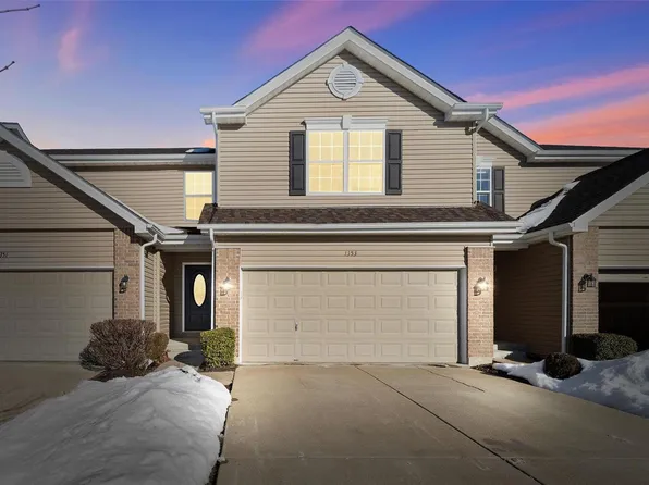 1353 New Charter Ln, O'Fallon, MO 63366