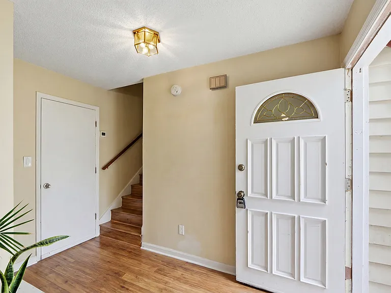 982 Chapman Cir — Photo 12