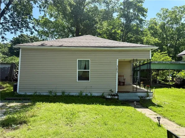 305 S Elm St, Sweet Springs, MO 65351