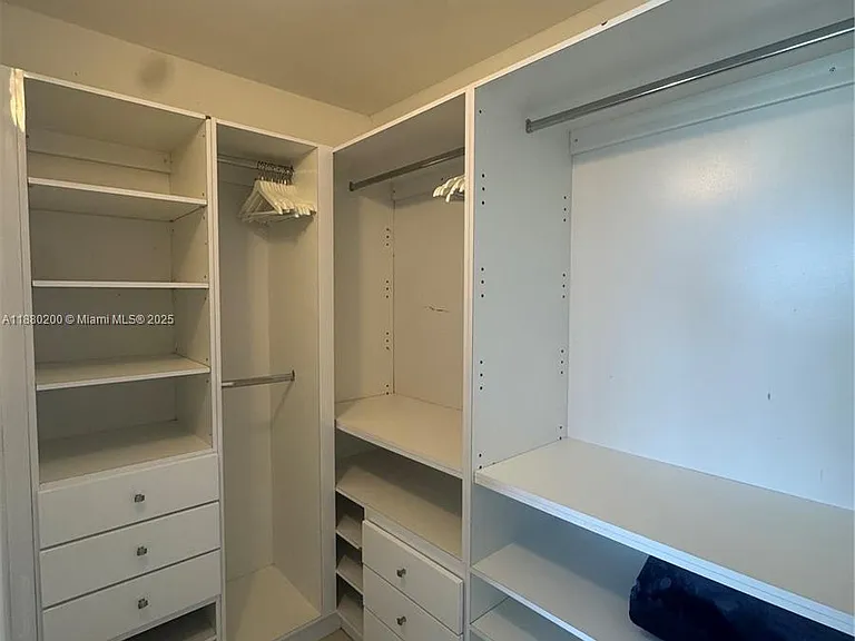 5151 Collins Ave #923 — Photo 9