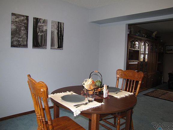 4th image of 806 Blue Water Cir