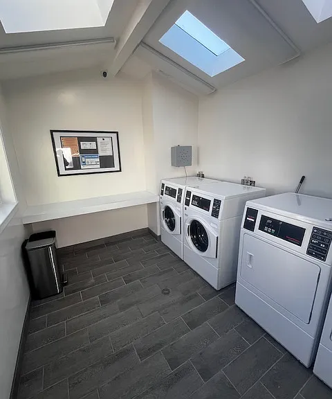 Carmel Ave Apartments — Photo 5