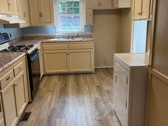 5th image of 900 Henry St #902