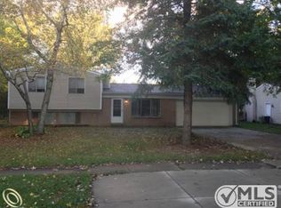 3052 Airport Rd, Waterford, MI 48329