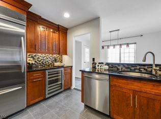 8 E Sentinel Ct #E, Chatham, NJ 07928