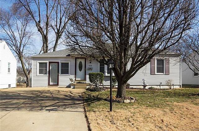 1st image of 955 Loekes Dr