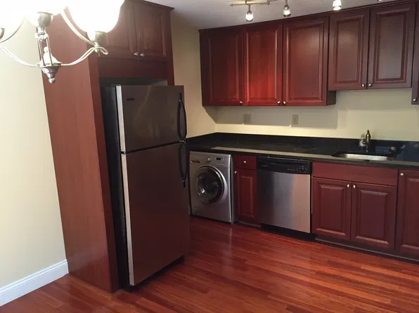 1720 Skyline Dr Unit 17, Lowell, MA 01854