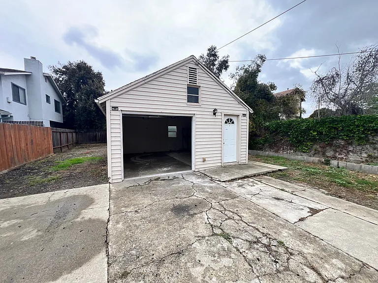 22887 Grand St — Photo 24