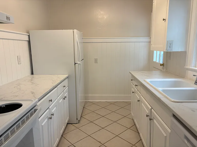 115 E Meadowbrook Dr — Photo 7