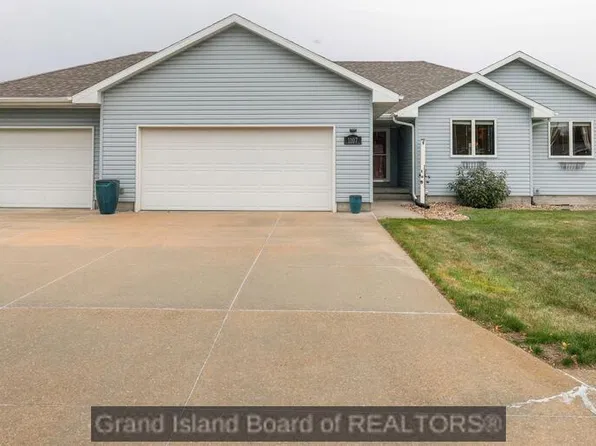 1107 Pleasant View Dr, Grand Island, NE 68801