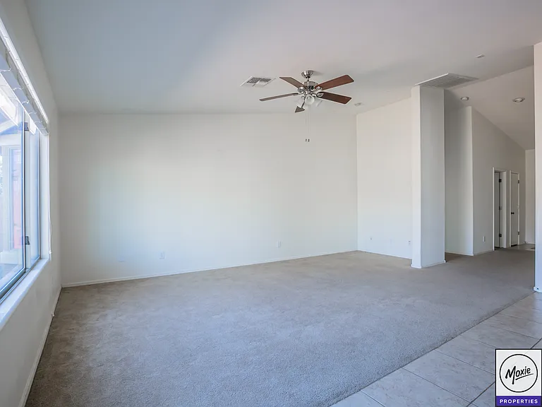 25550 W Beth Dr — Photo 3