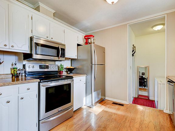 4th image of 7616 Queensbury Dr