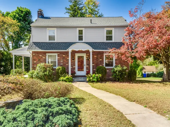 11 Knollwood Road, East Hartford, CT 06118