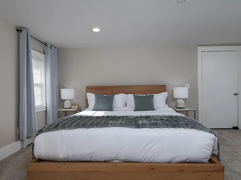 East St — Photo 28