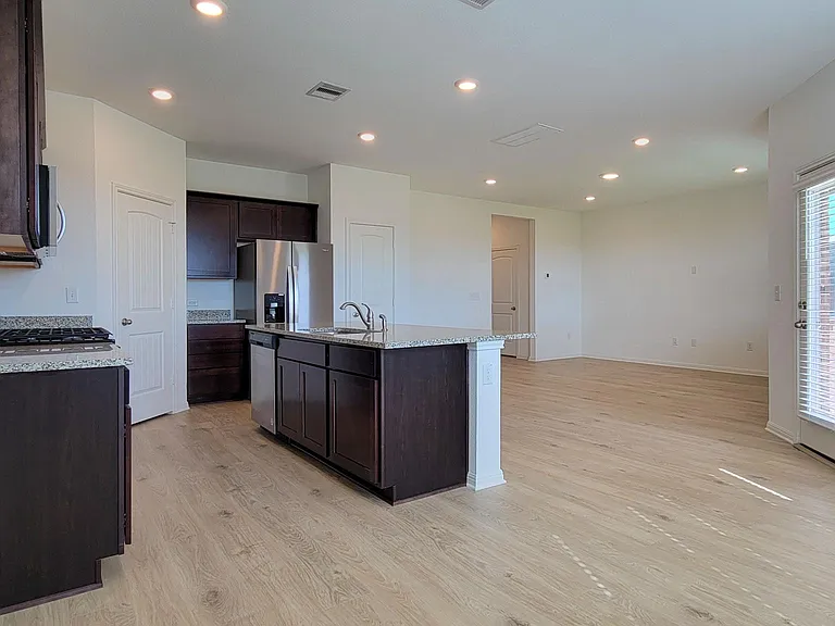 325 Brody Ln — Photo 4