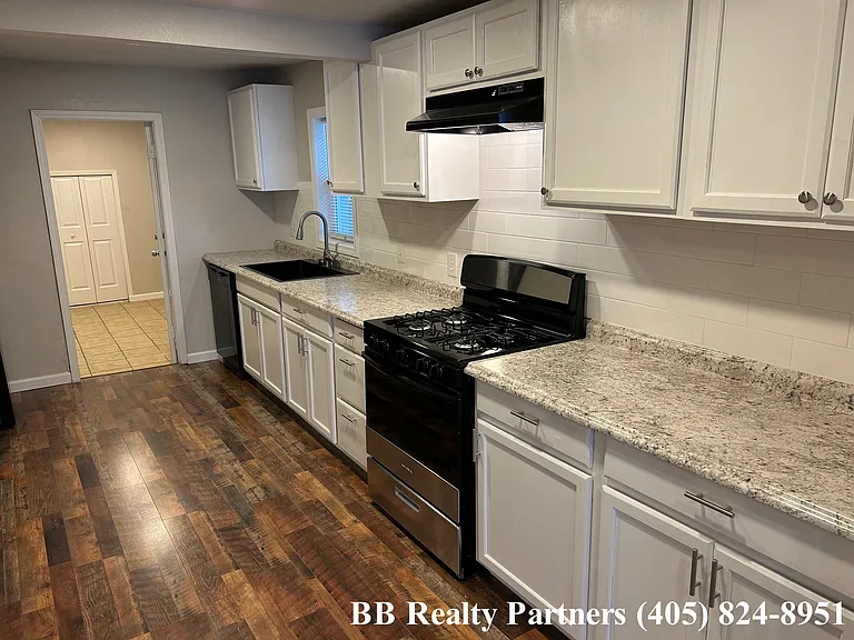 10 S Yorktown Ave — Photo 14