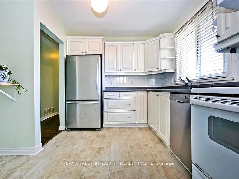 60 Hesketh Ct — Photo 9