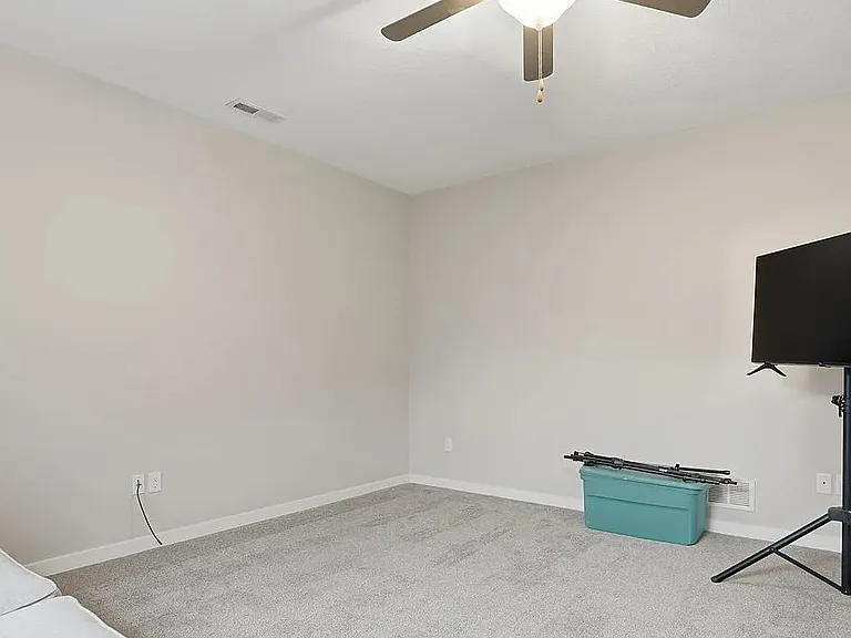 295 Hickory Ct — Photo 18