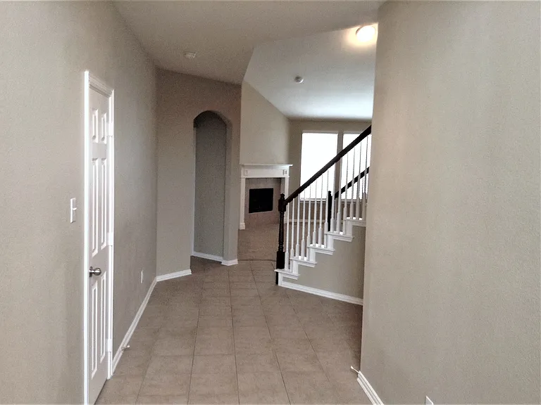 554 Kerry St — Photo 7