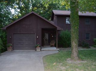 75 Green Briar Dr, Hillsboro, IL 62049