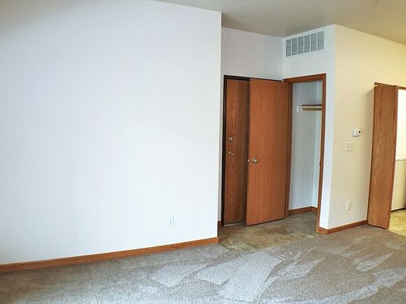 4th image of 565 Pond View Dr Unit 102