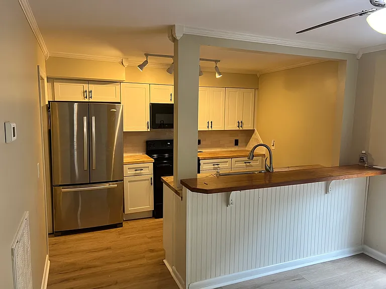 110 Doral Ct — Photo 6