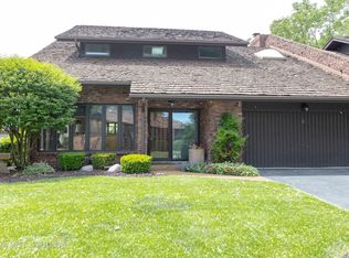 8 W Lucas Dr #8, Palos Hills, IL 60465