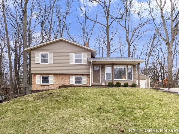 2226 Greenview Dr SW, Wyoming, MI 49519