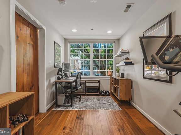 5th image of 2313 E Fairmount Ave