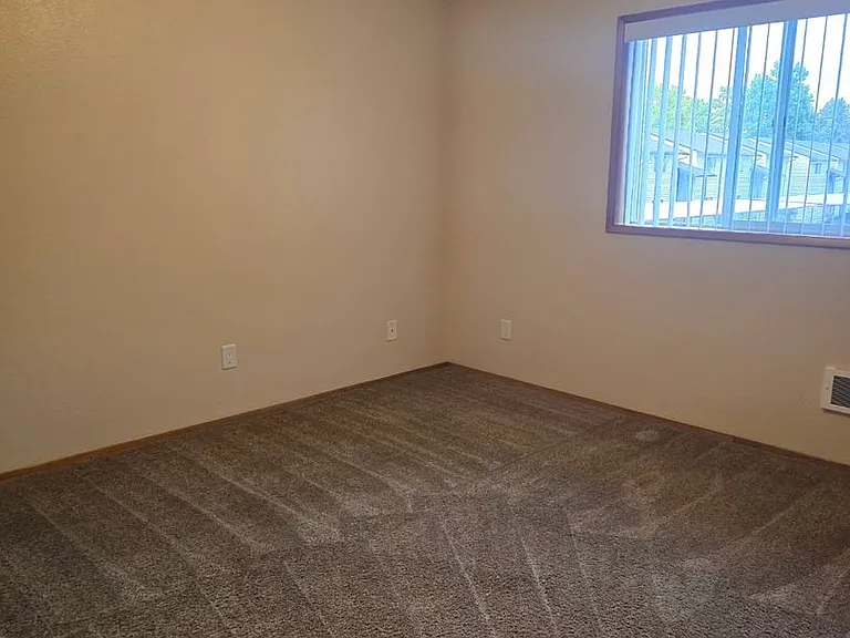 Latitude 44 Apartments — Photo 27