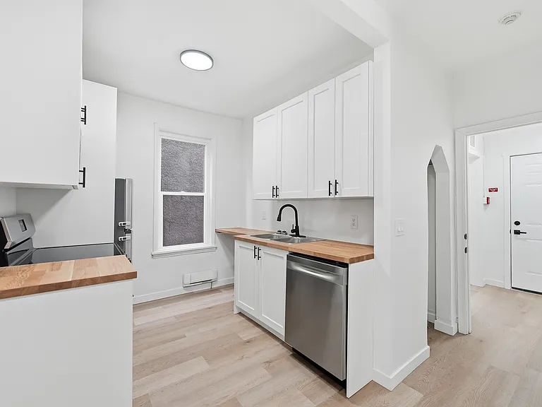 144 Arlington St — Photo 12