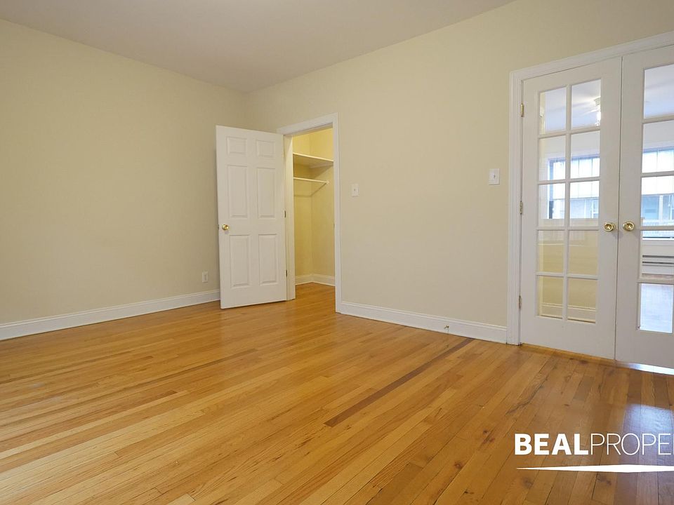 1st image of 654 W Cornelia Ave #7