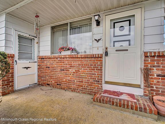 2nd image of 21 Goyave St