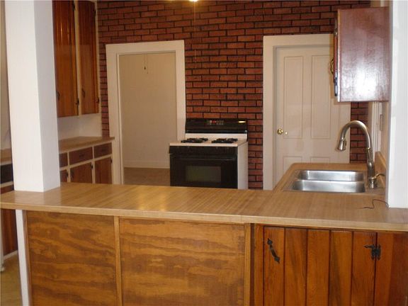 5th image of 815 W 22nd St