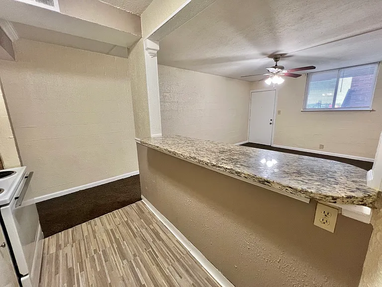 Heather House Apartments — Photo 33