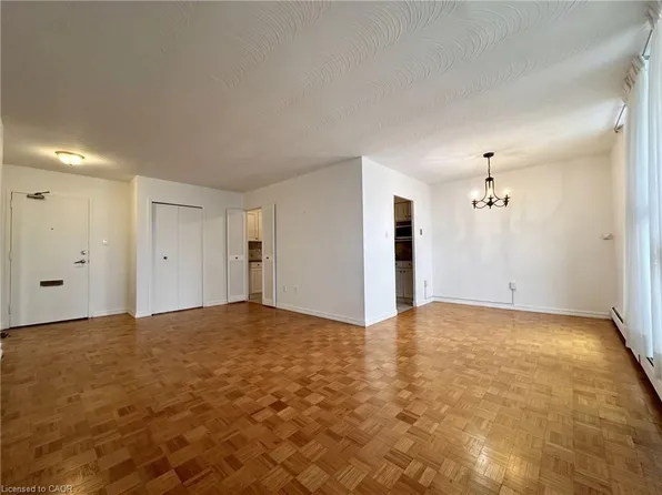 35 Towering Heights Blvd #809, Saint Catharines, ON L2T 3G8