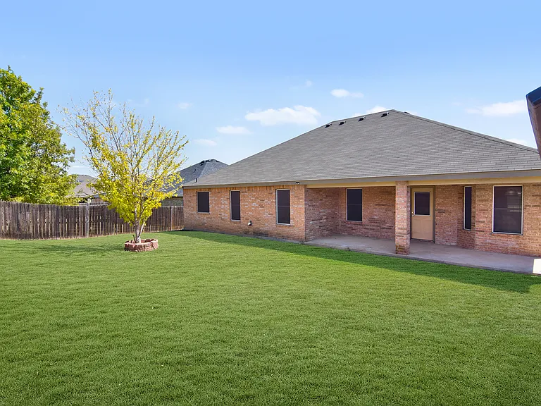 401 Dixon Dr — Photo 25