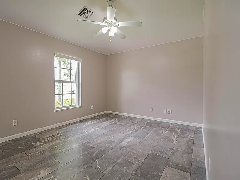1456 25th Ct SW — Photo 7