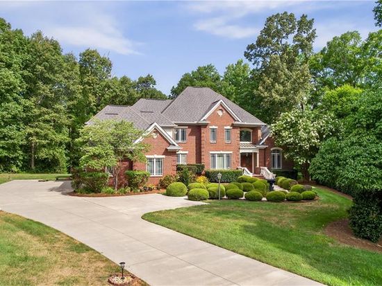 2730 Wellsprings Dr, Pfafftown, NC 27040