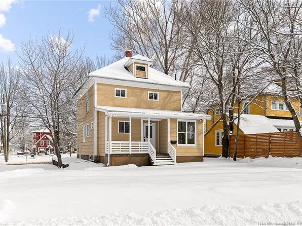 18 McLaughlin Dr, Moncton, NB E1A 4P2