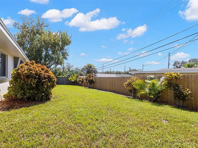 3488 Shady Bluffs Dr — Photo 27
