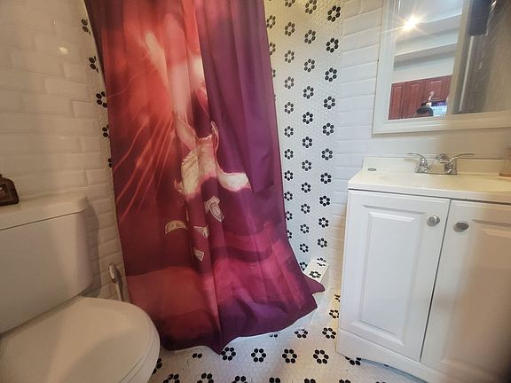 5th image of 1043 Jefferson Ave #5