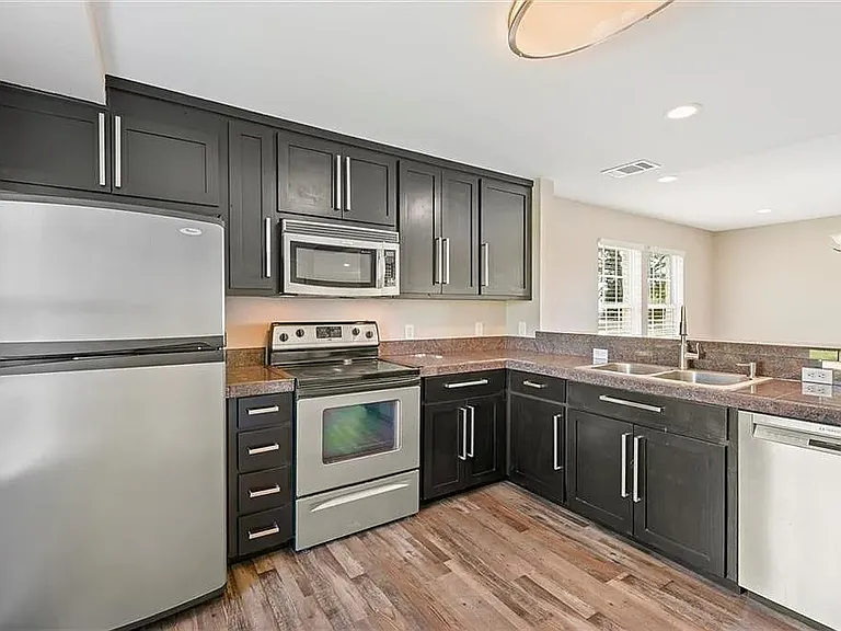8508 Grandview Dr — Photo 3