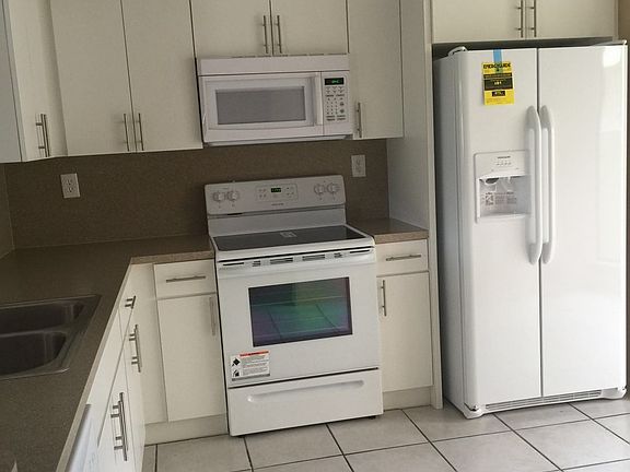 4th image of 1004 San Remo Cir