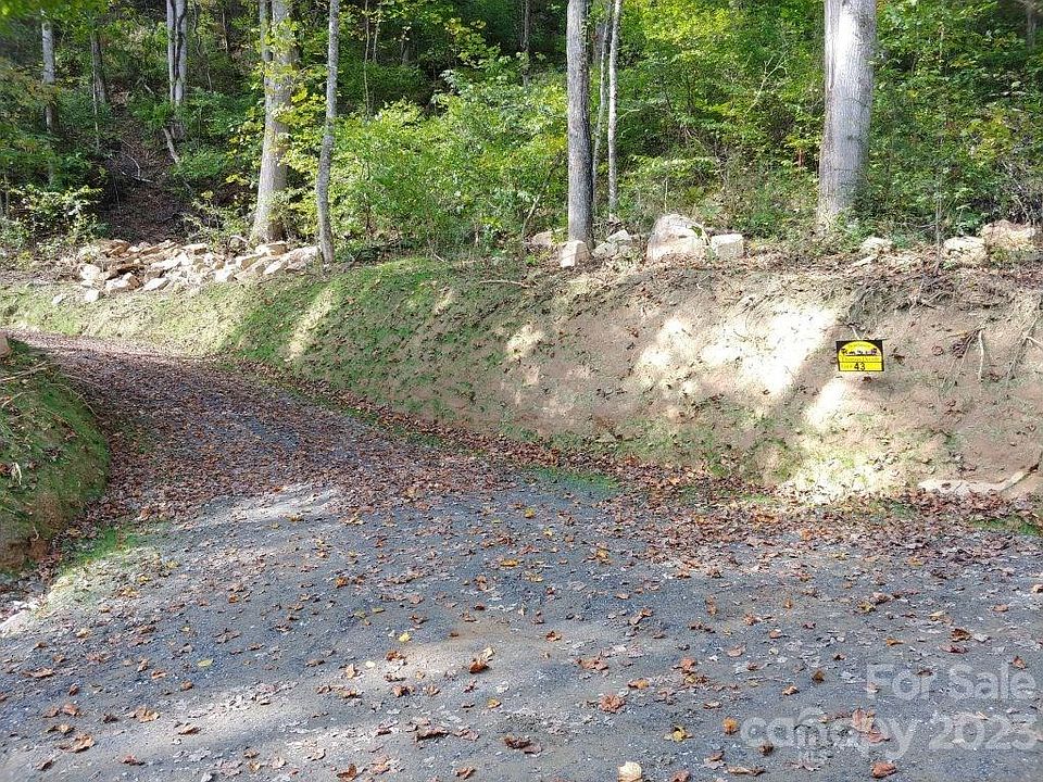 2nd image of 43 Thomas Divide Way