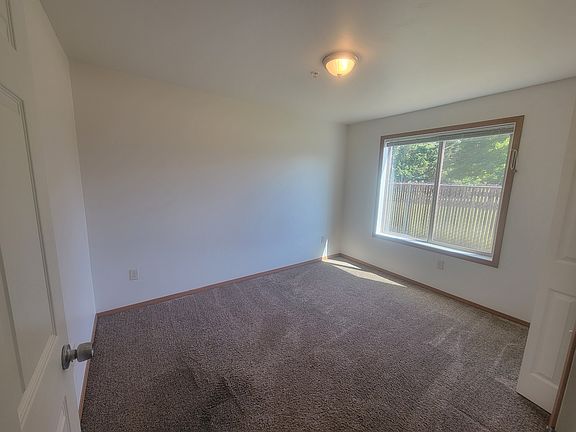 3rd image of 1410 Worden Ave APT 106